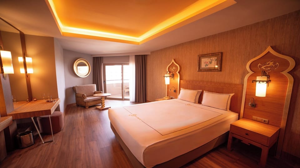 Free minibar, in-room safe, free WiFi, bed sheets