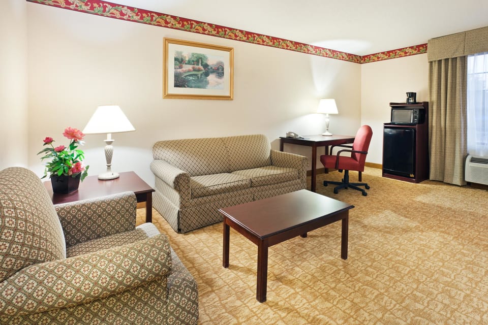 In-room safe, desk, iron/ironing board, free WiFi