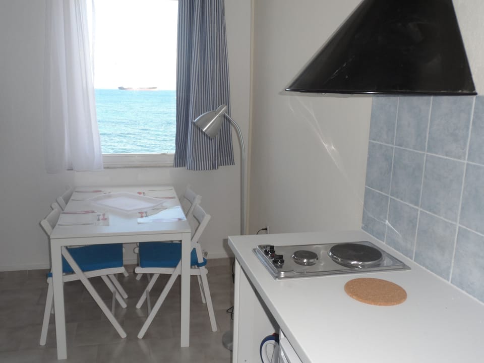 Apartment, 2 Bedrooms, Sea View | In-room dining