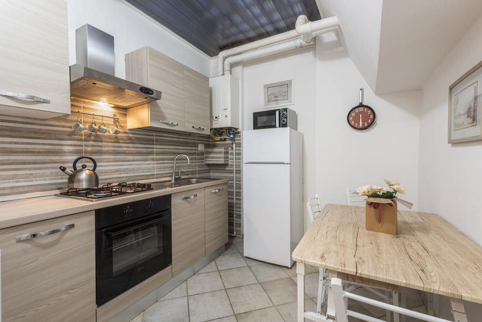 Comfort Apartment | Private kitchen | Fridge, microwave, oven, stovetop