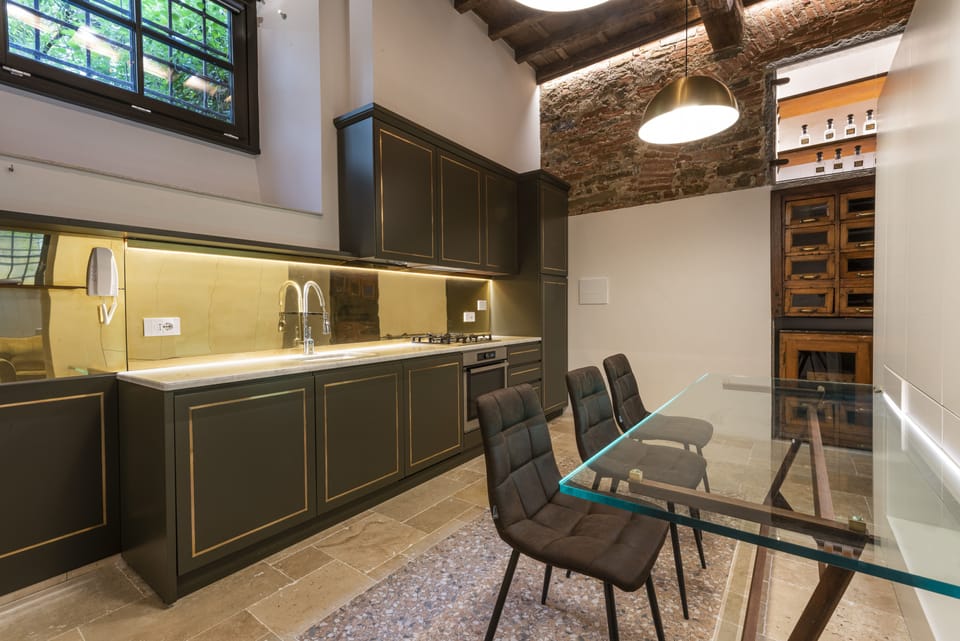 Deluxe Apartment | Private kitchen | Fridge, oven, dishwasher, coffee grinder
