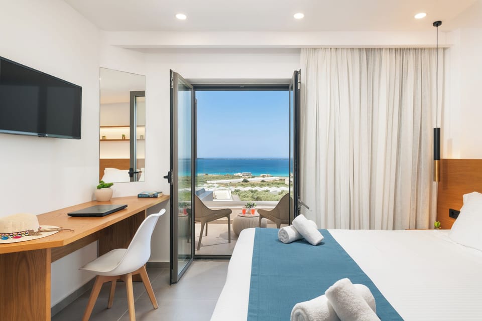 High Floor Double Room with Sea View | In-room safe, desk, laptop workspace, blackout drapes