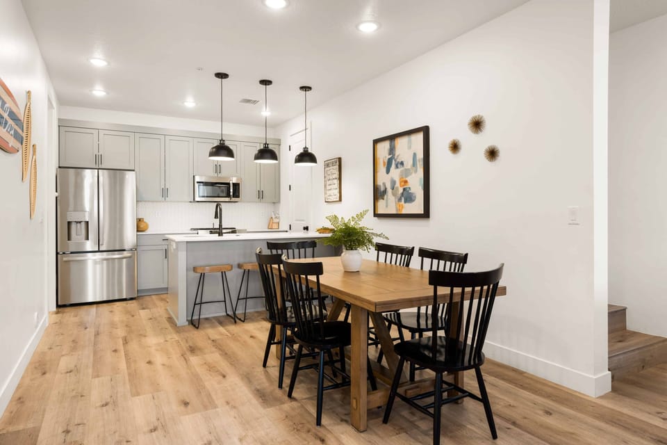 Condo, 3 Bedrooms | Dining