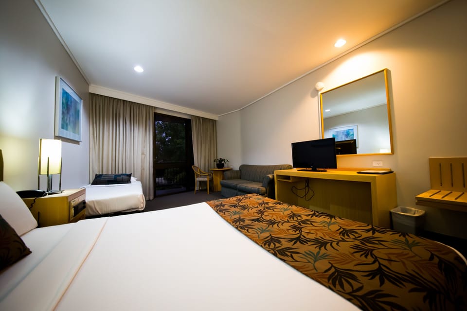 Standard Twin Room | Desk, blackout drapes, soundproofing, iron/ironing board