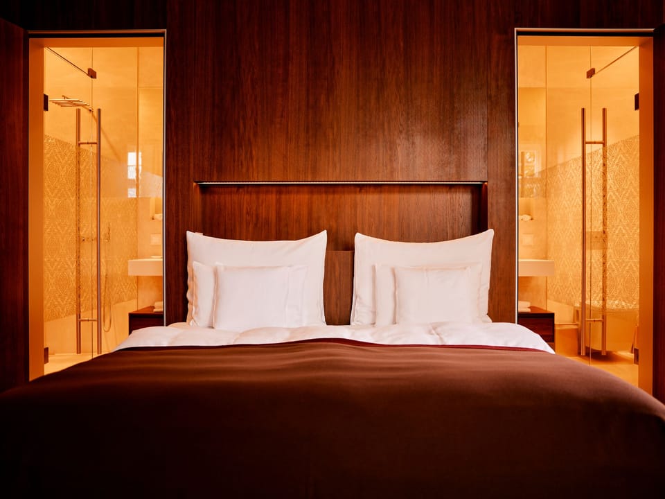 Deluxe Suite, 1 Double Bed | Premium bedding, minibar, in-room safe, desk