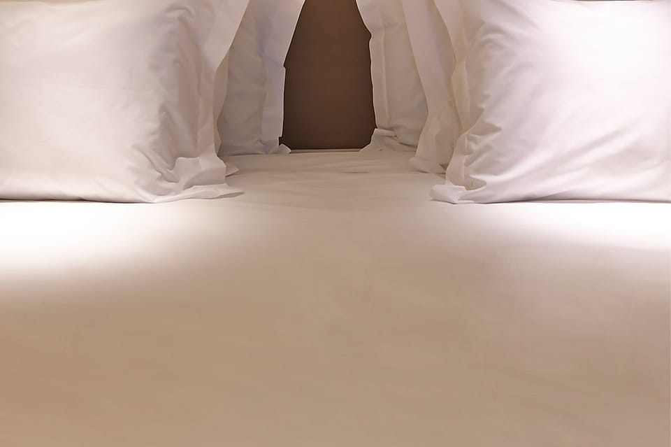 Hypo-allergenic bedding, in-room safe, desk, blackout drapes