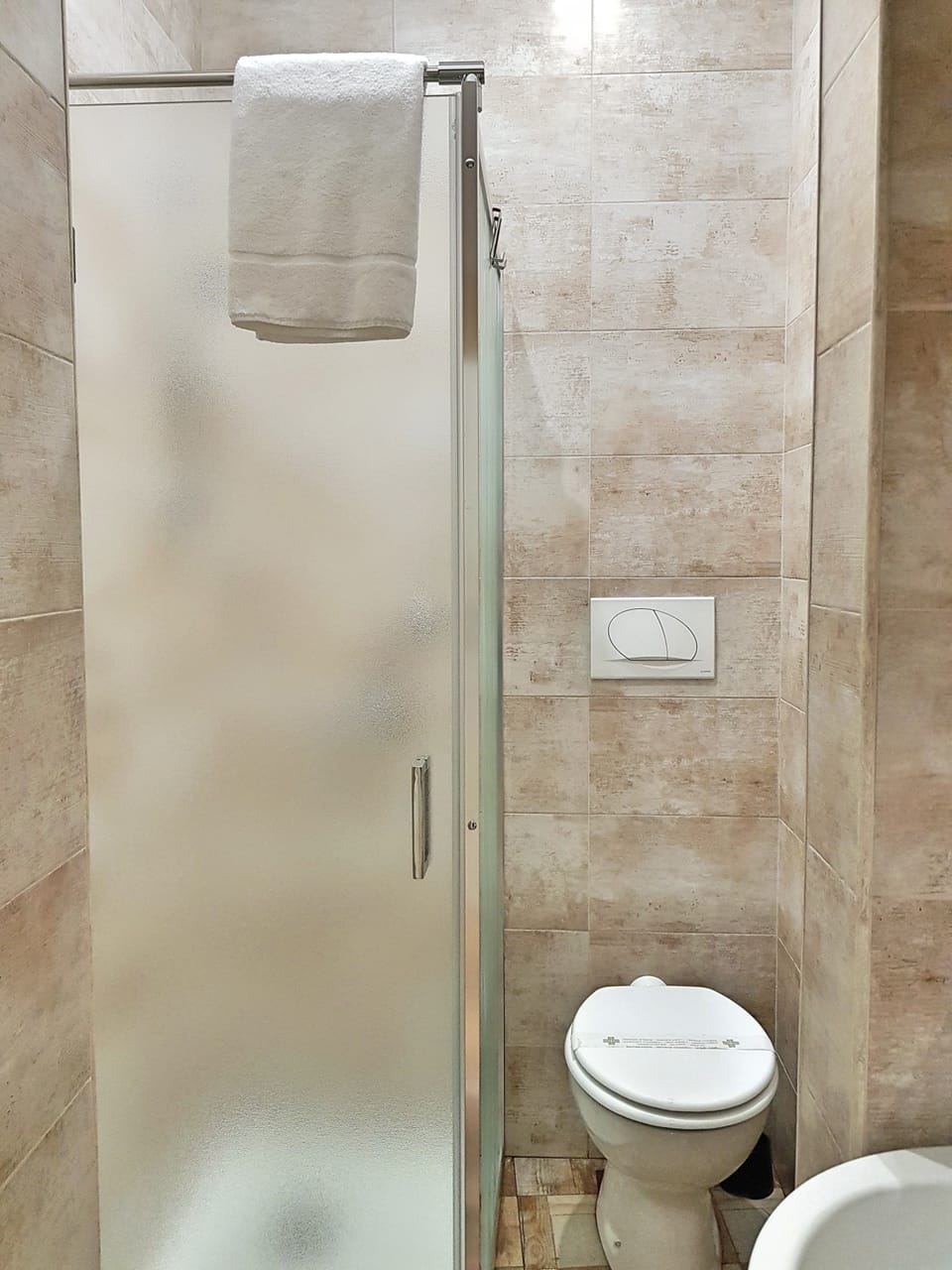 Economy Double Room | Bathroom | Shower, hair dryer, towels