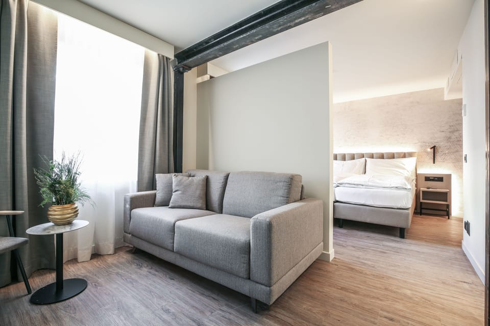 Deluxe Suite | Living area | 43-inch flat-screen TV with cable channels, TV