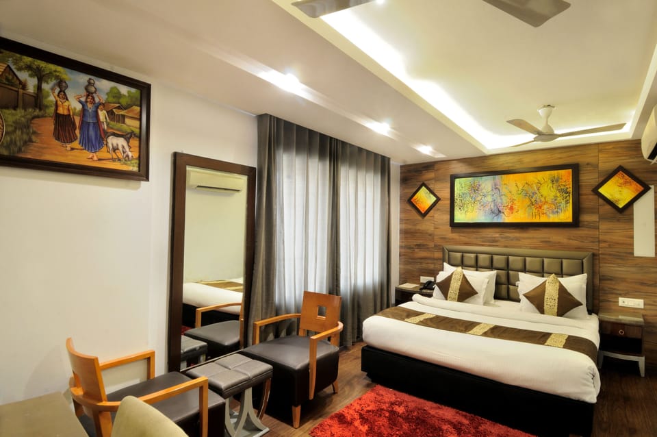 Super Deluxe Room | Minibar, individually decorated, individually furnished, desk