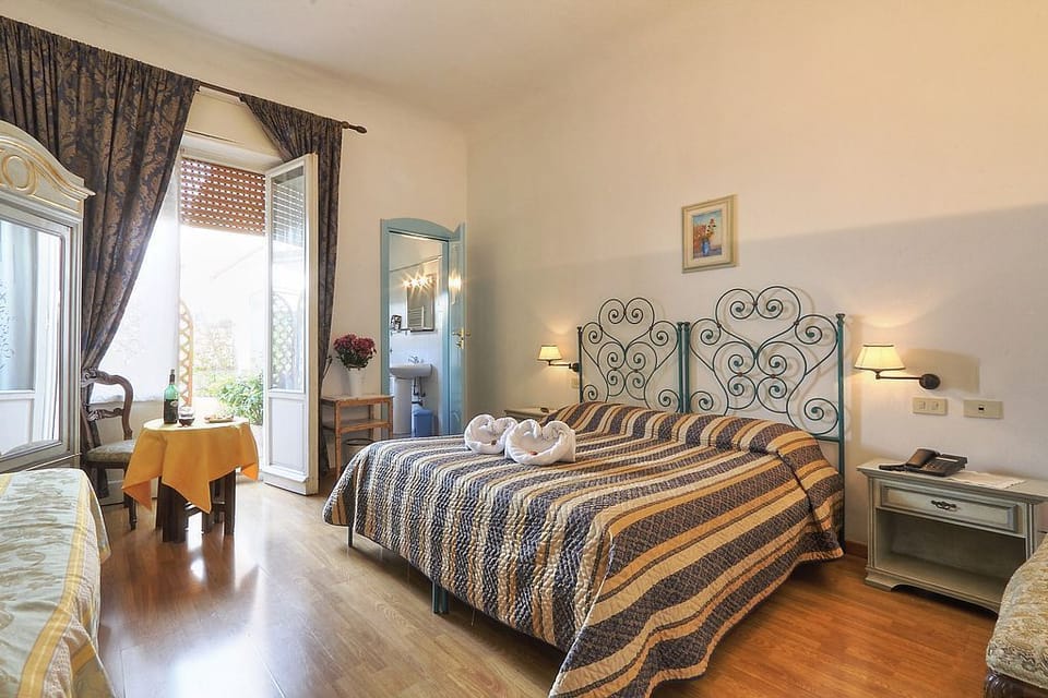 Triple Room | In-room safe, free WiFi, bed sheets