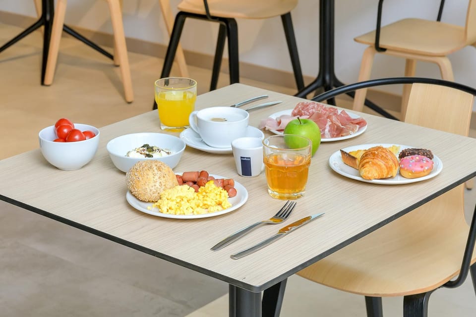 Daily buffet breakfast (EUR 9.50 per person)