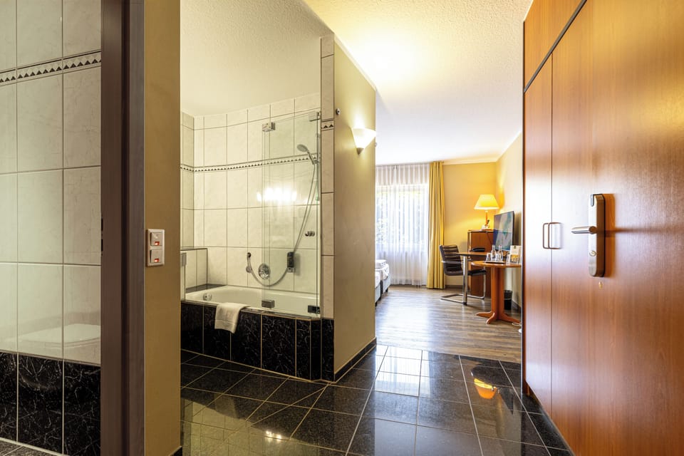 Standard Double or Twin Room | Desk, blackout drapes, soundproofing, iron/ironing board