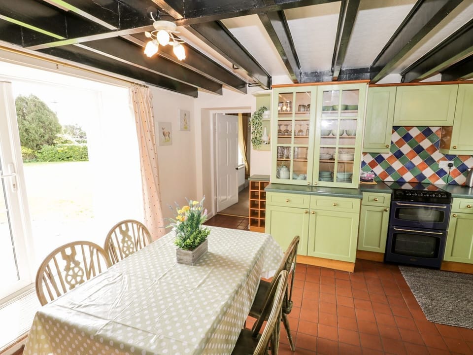 Cottage | Private kitchen | Fridge, microwave, dishwasher, electric kettle