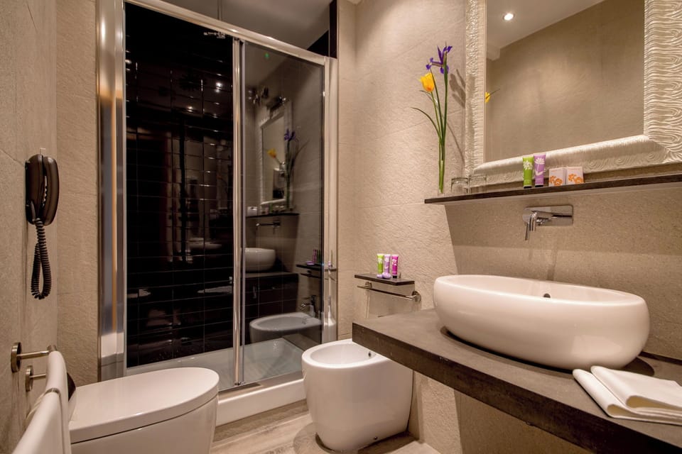 Executive Double Room | Bathroom | Shower, free toiletries, hair dryer, bidet