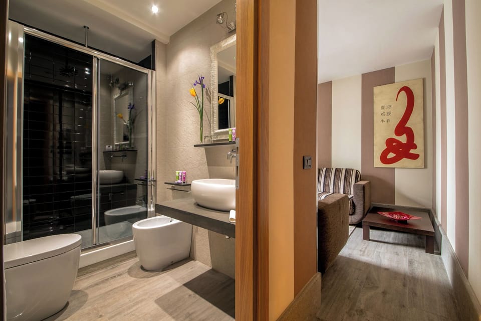 Executive Double Room | Bathroom | Shower, free toiletries, hair dryer, bidet