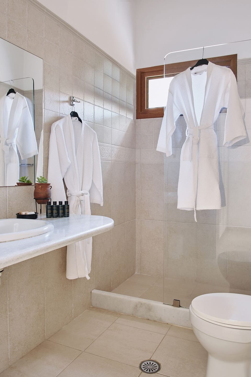 Comfort Studio, 1 King Bed, Sea View | Bathroom | Shower, hair dryer, bathrobes, slippers