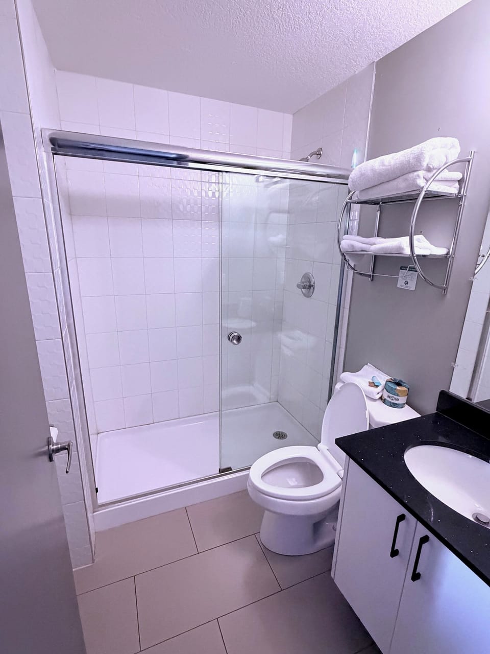 Honey Moon Suites | Bathroom | Jetted tub, towels, soap, shampoo