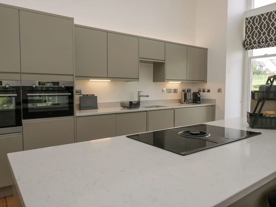 Cottage | Private kitchen | Fridge, microwave, dishwasher, electric kettle