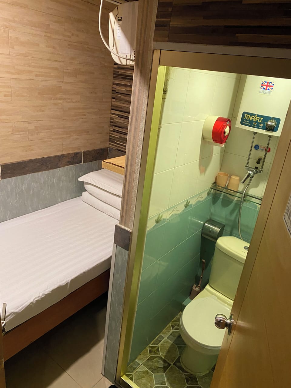 Premium bedding, free WiFi, bed sheets