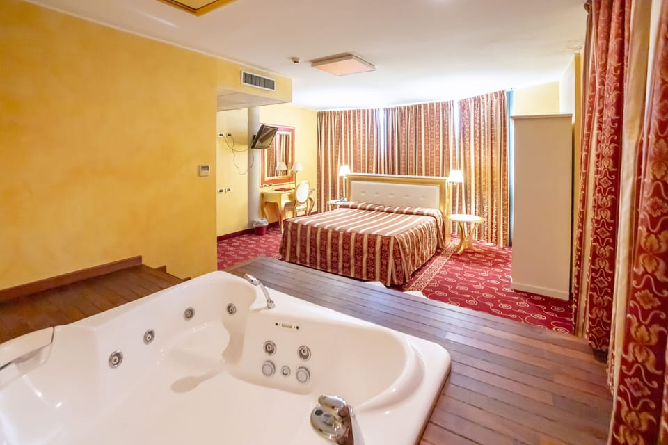 Suite | Premium bedding, minibar, in-room safe, desk
