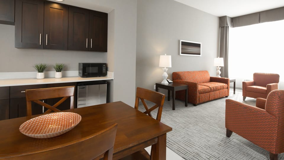 Premium bedding, desk, iron/ironing board, free WiFi