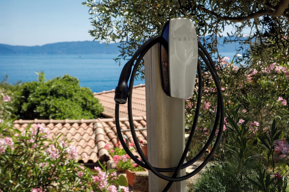 Electric vehicle charging station