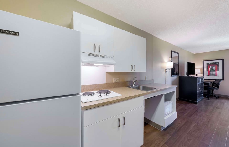 Fridge, microwave, stovetop, coffee/tea maker