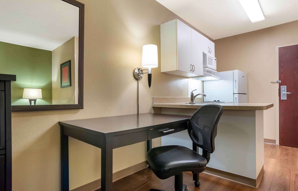 Desk, free WiFi, bed sheets