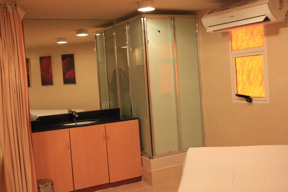 Facials, massage/treatment rooms, massages