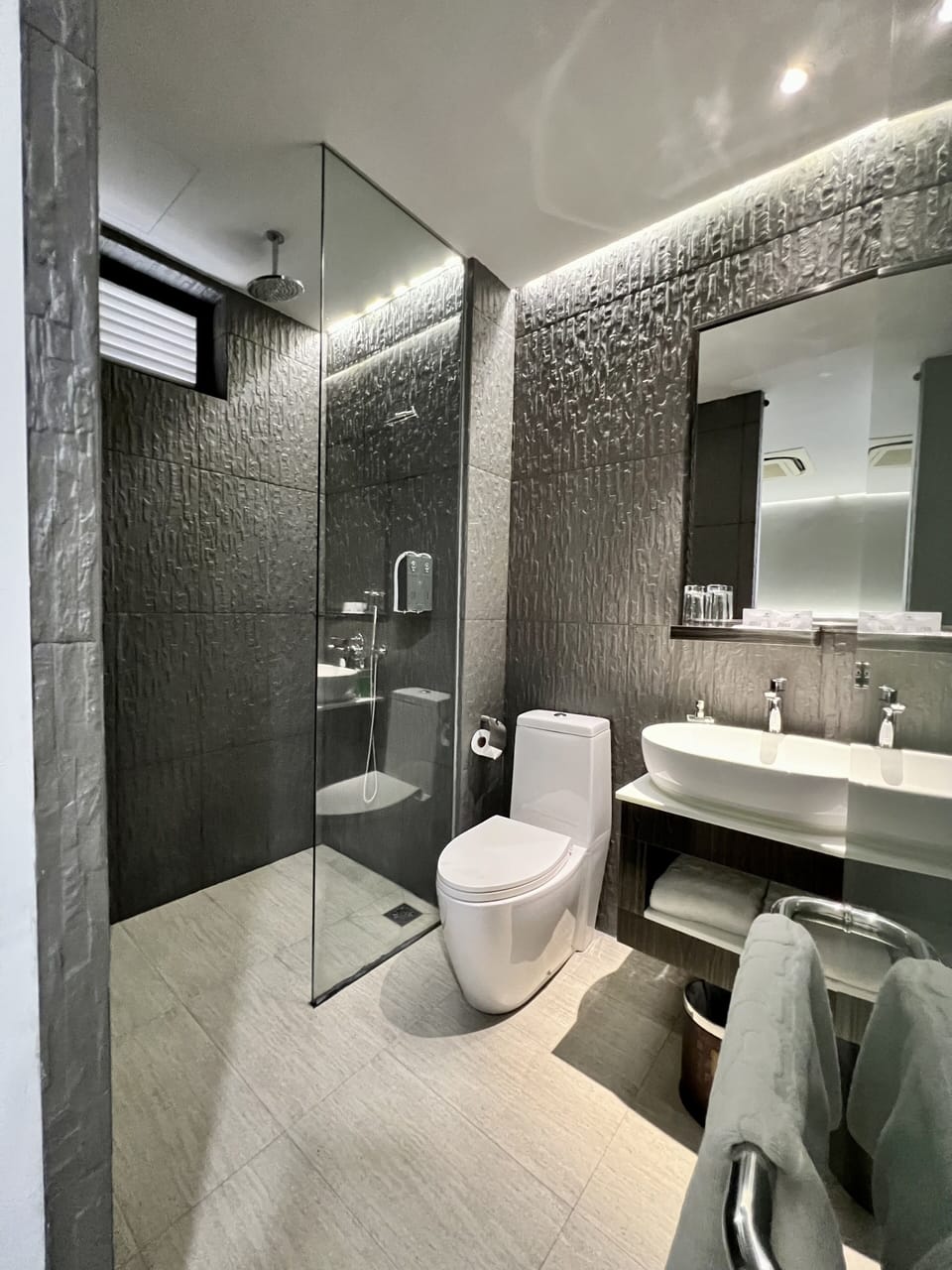 Deluxe Twin | Bathroom | Shower, rainfall showerhead, eco-friendly toiletries, hair dryer