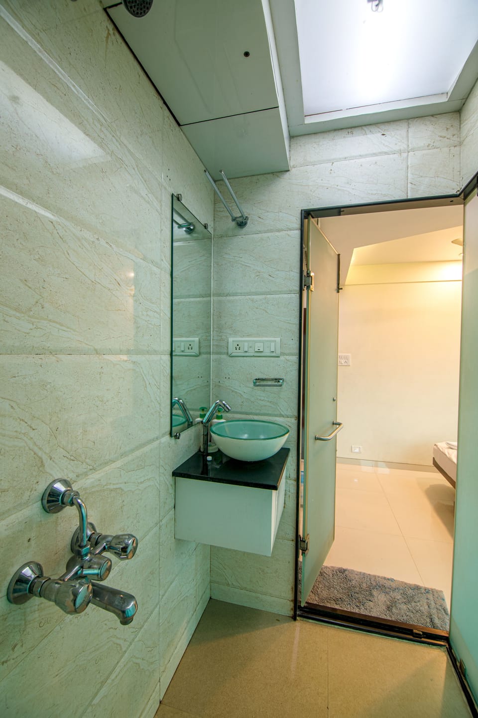 Superior Double or Twin Room | Bathroom | Shower, free toiletries, hair dryer, slippers