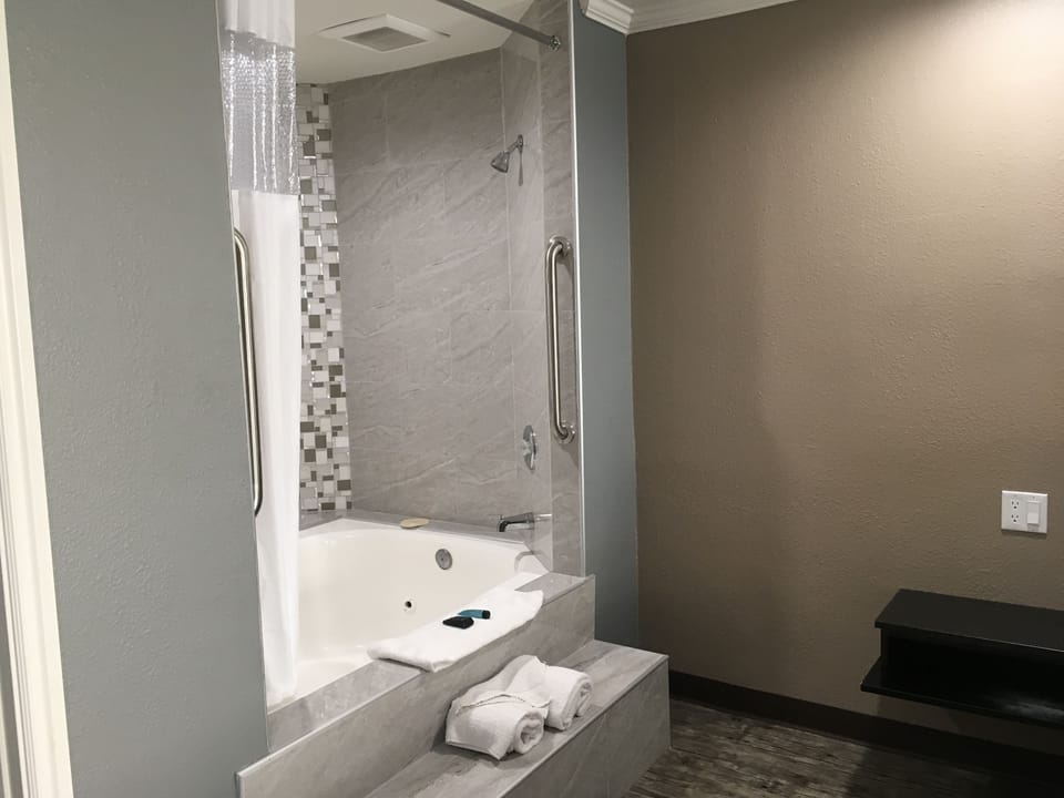 Jetted tub
