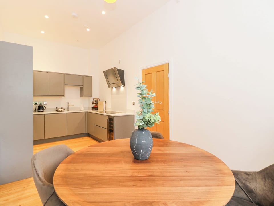 Cottage | Dining
