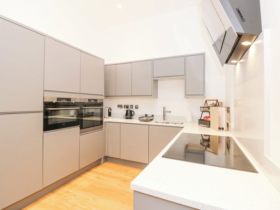 Cottage | Private kitchen | Fridge, microwave, dishwasher, electric kettle