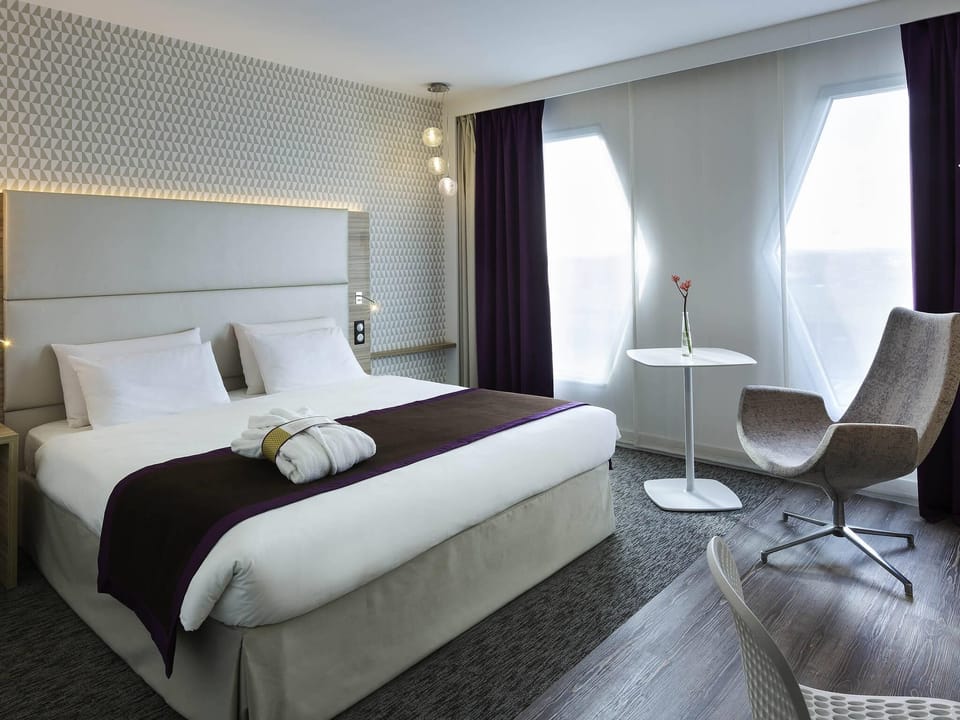 In-room safe, desk, blackout drapes, soundproofing