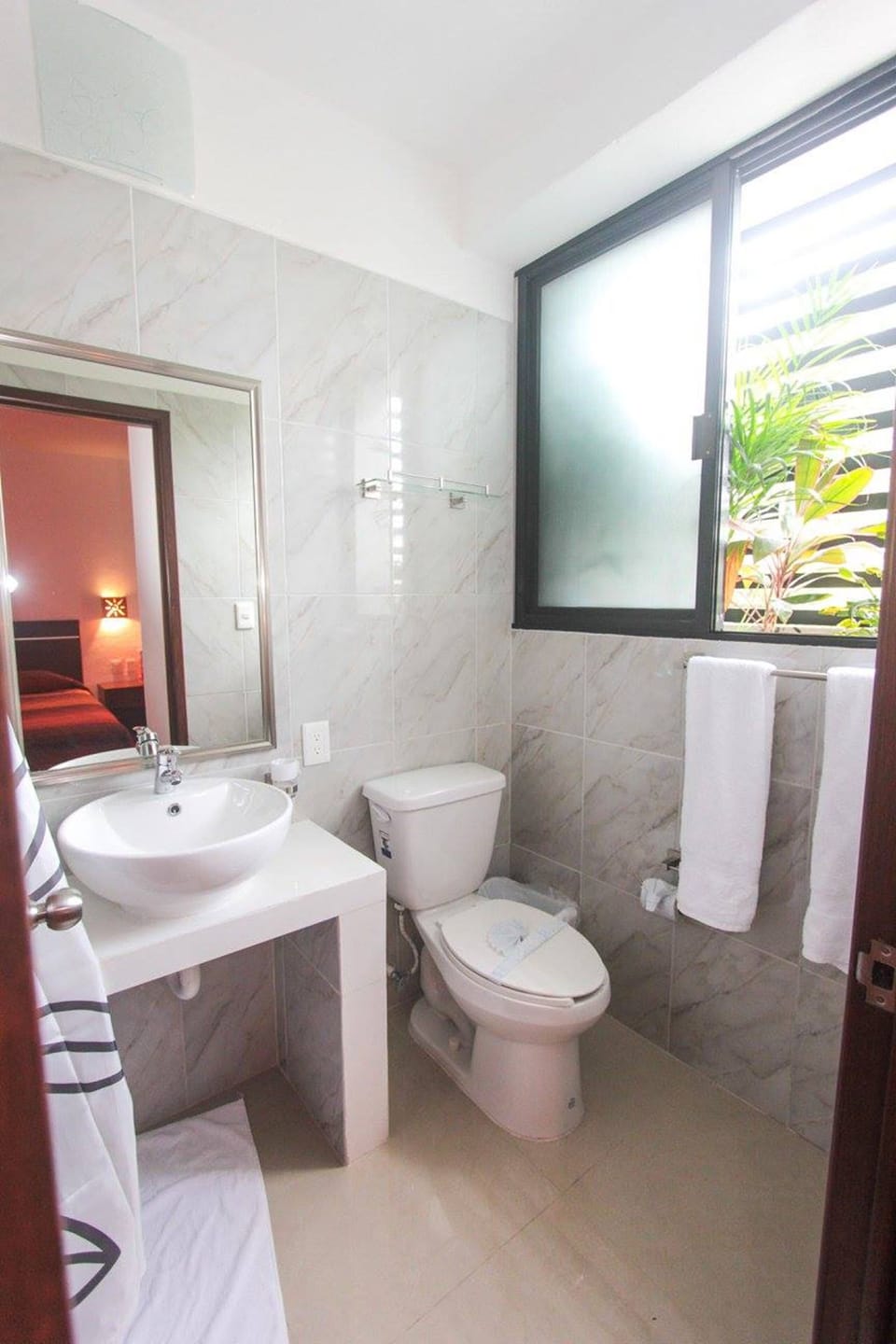 Deluxe Suite, 1 Queen Bed | Bathroom | Shower, hair dryer, towels