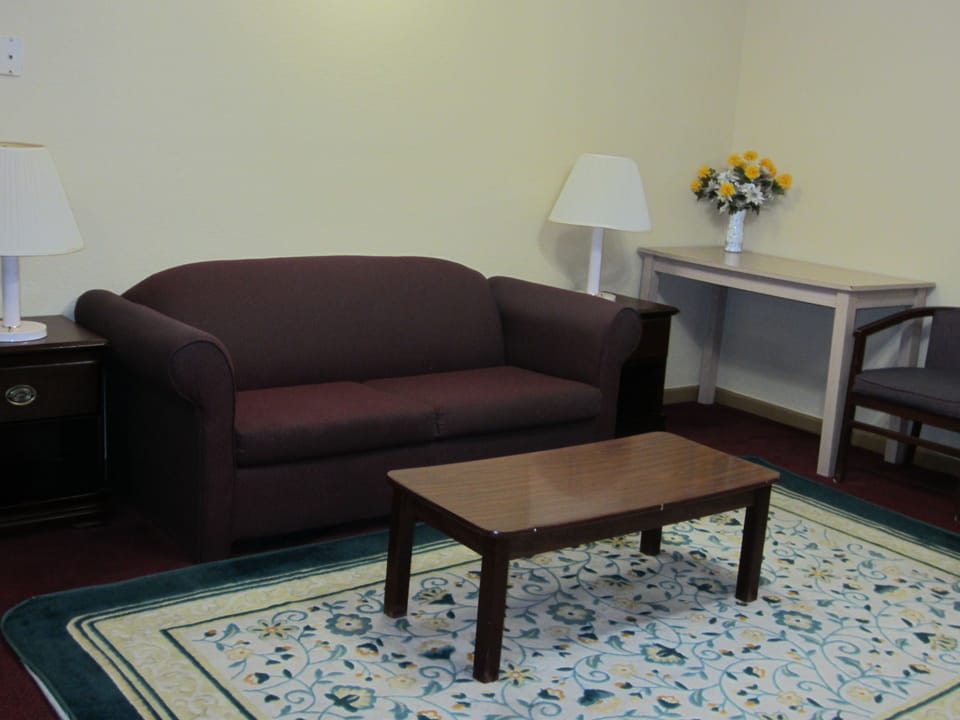 Executive Suite, Smoking | Living area | LCD TV