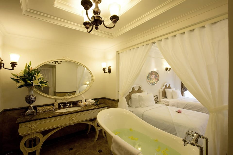 Separate tub and shower, deep soaking tub, rainfall showerhead
