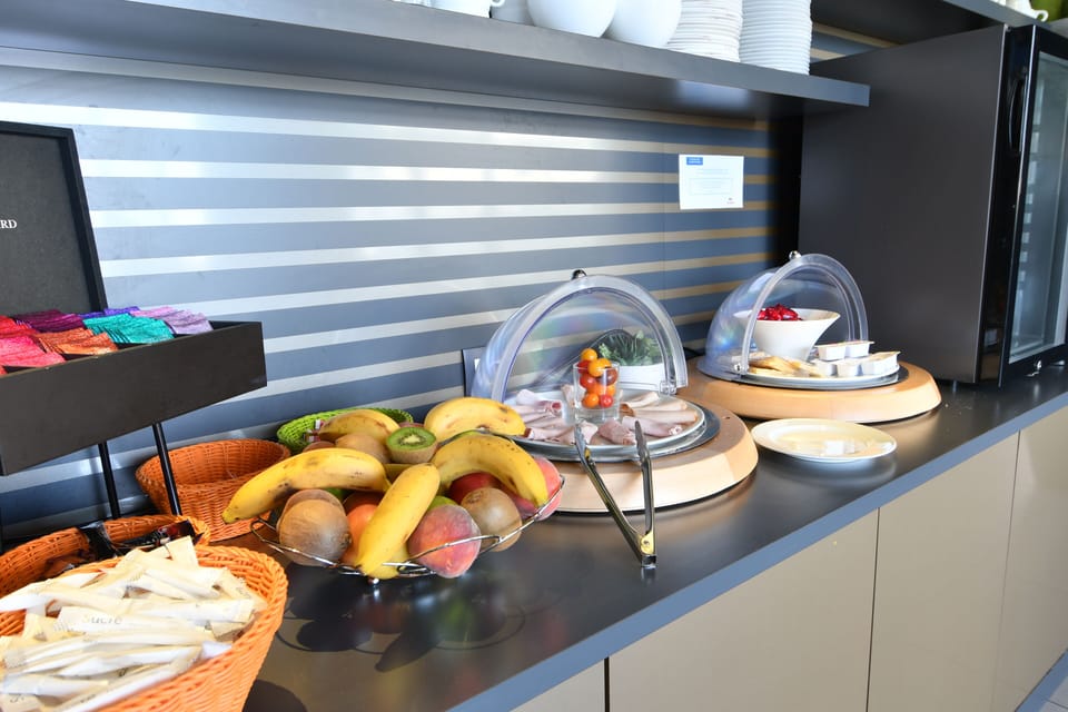 Daily buffet breakfast for a fee