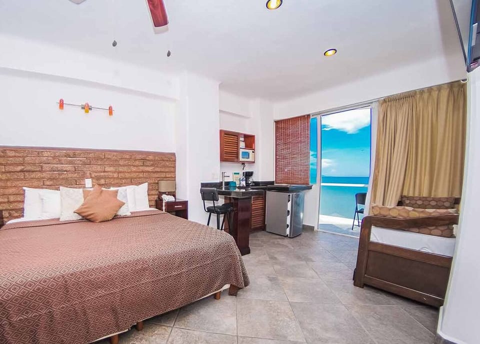 Studio | In-room safe, free WiFi, bed sheets