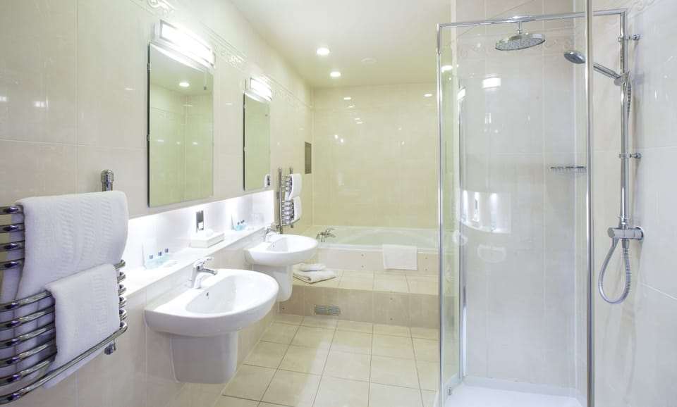 Heelis Suite  | Bathroom | Hair dryer, towels