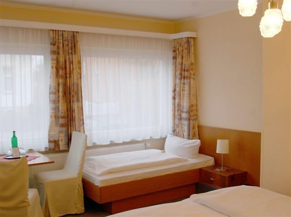 Triple Room | Cribs/infant beds, free WiFi