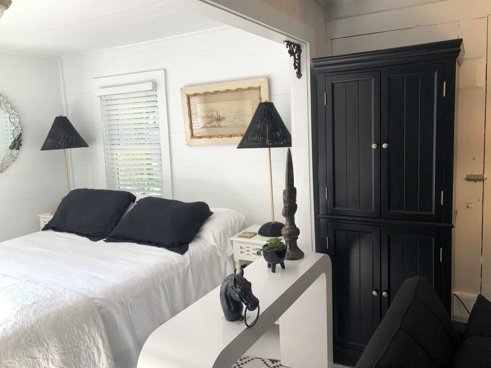 Standard Room (Coachman's Quarters) | Premium bedding, pillowtop beds, individually decorated