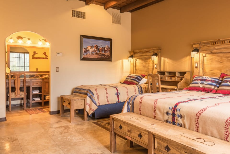 Deluxe Room | Premium bedding, in-room safe, WiFi (free), individually decorated