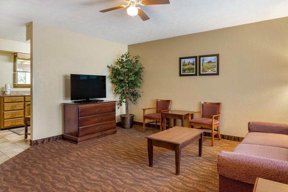 In-room safe, desk, iron/ironing board, rollaway beds