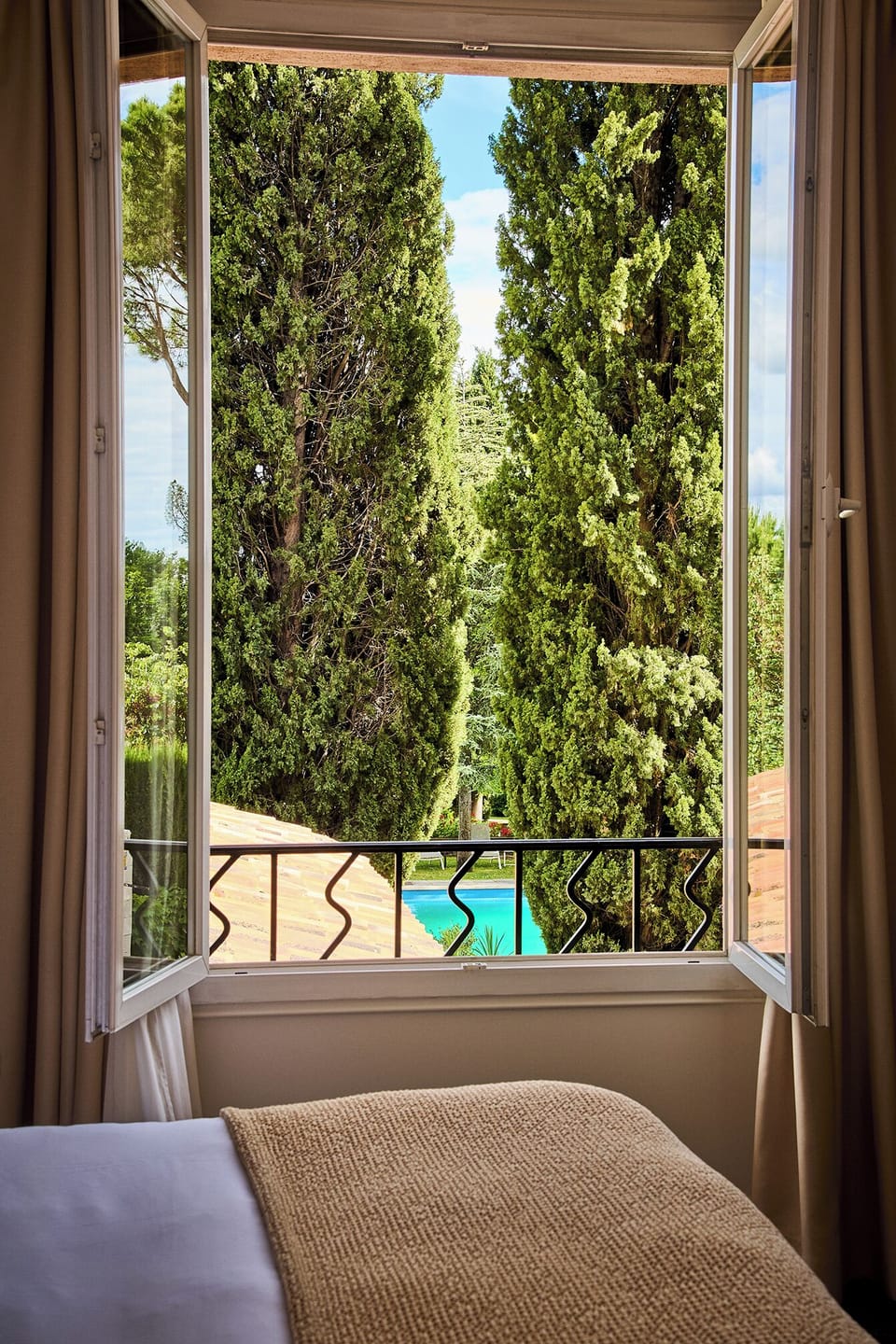 Deluxe Room, Garden View | Premium bedding, in-room safe, individually decorated