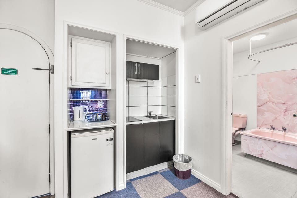 Standard Room | Iron/ironing board, free WiFi, bed sheets