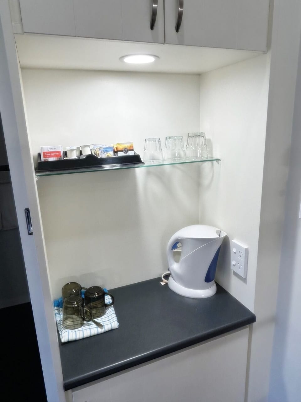 Backpacker Private Triple - Bunk | WiFi (free), bed sheets