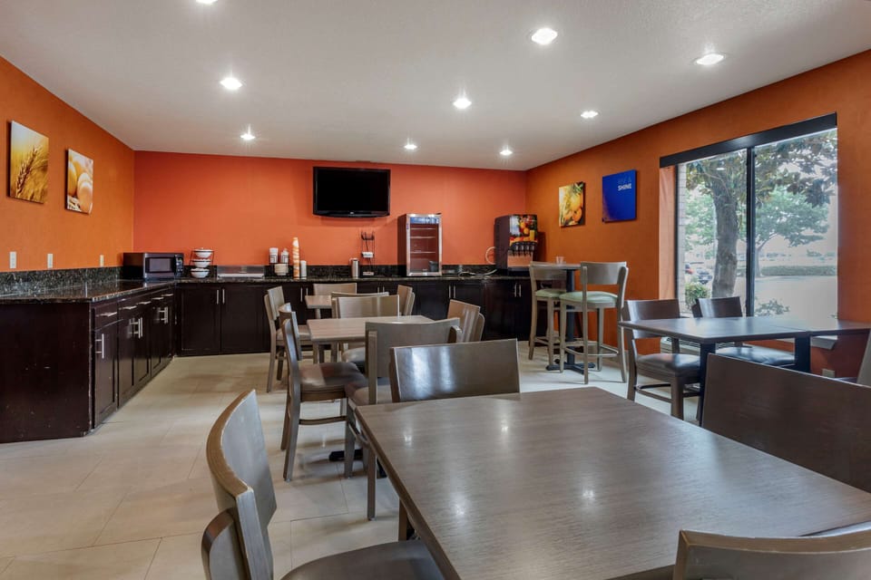 Free daily self-serve breakfast