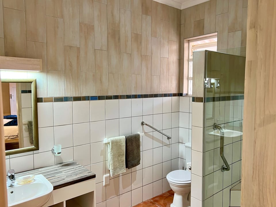 Comfort Twin Room | Bathroom | Shower, hair dryer, towels